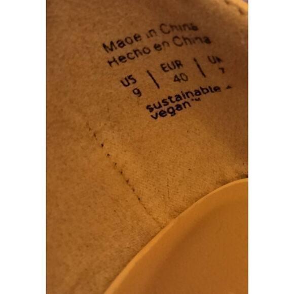 Call It Spring Nude 4"‎ Block Heel Ankle Strap Womens Size 9 - Picture 8 of 9